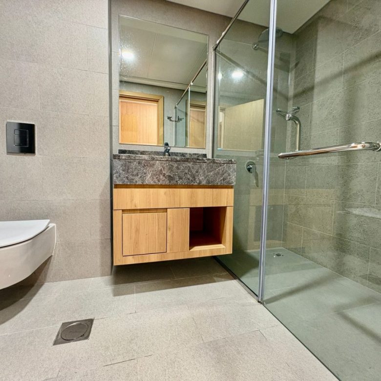 1 Bed Apartment | Radiant Atrium Residence | High Floor